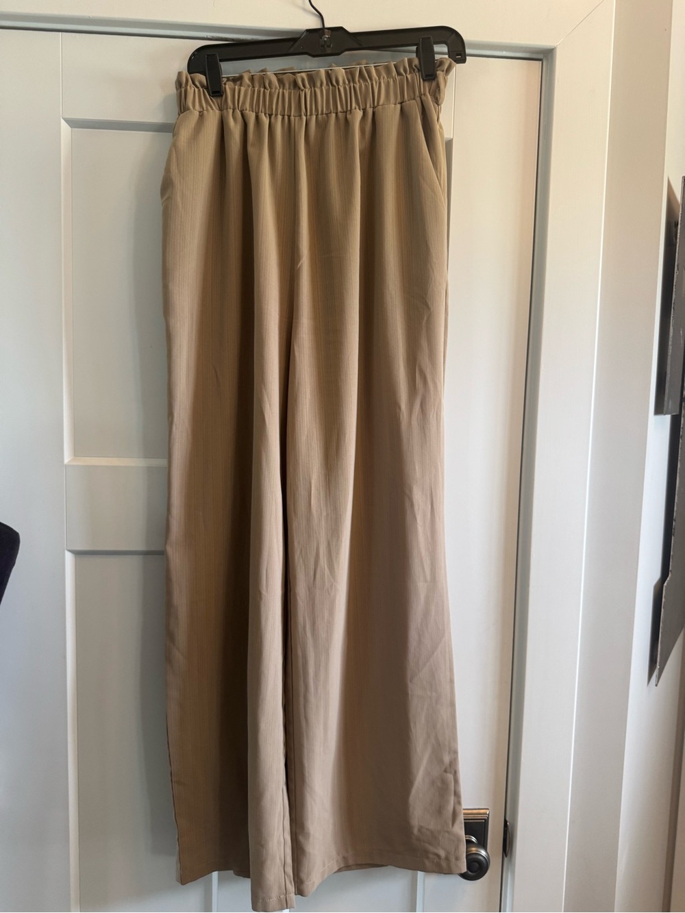 Women’s Elastic-Waist Wide-Leg Chinos in Tan